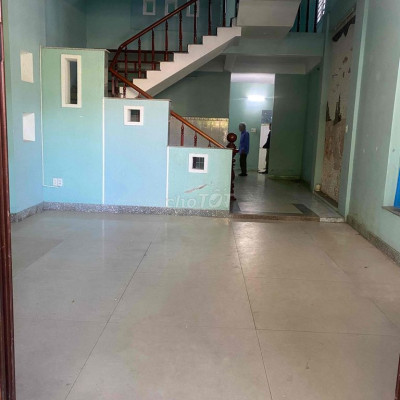 bên cạnh trường quốc tế , đại học Việt -hàn mặt tiền Trần đại nghĩa