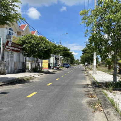 HÀNG SỤP , SIÊU ĐẦU TƯ! Chủ cần tiền bán gấp lô đất đường 5,5m