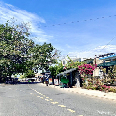 Đất cạnh chợ - Sát đường nhựa - Sẵn sổ - Đường 4,5m - Chỉ 7xx