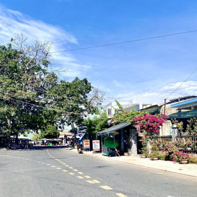 Đất sát đường nhựa - Cạnh chợ - 113,9m2 Full đất ở - Sẵn sổ - Chỉ 7xx