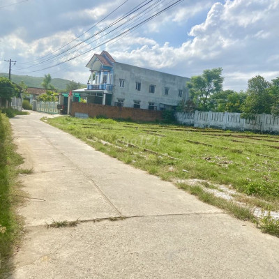 1  tháng 95tr . cần bán lô đất gần chợ Phú Hương - cách khu Cn 1km