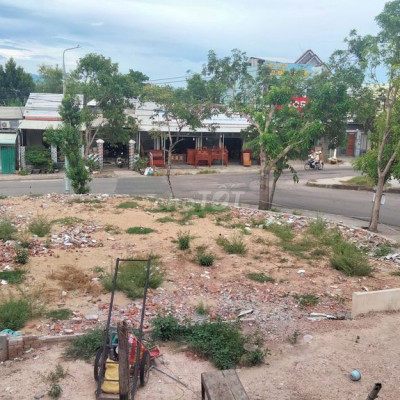 Cho thuê đất lâu dài 300m2 gần cây xăng Quân đội D.Hòa, D.Xuyên, Q.Nam