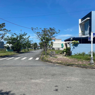 100m2 đường 17m5 Nguyễn Đình Thi. Giá sụp hầm. Thiện chí TL