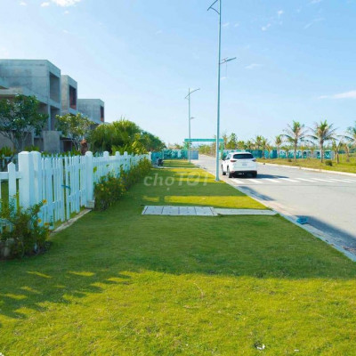 ĐẤT NỀN BIỆT THỰ MẶT SÔNG SÁT 2 CẦU QUY HOẠCH CỦA TÌNH - SÁT BIỂN