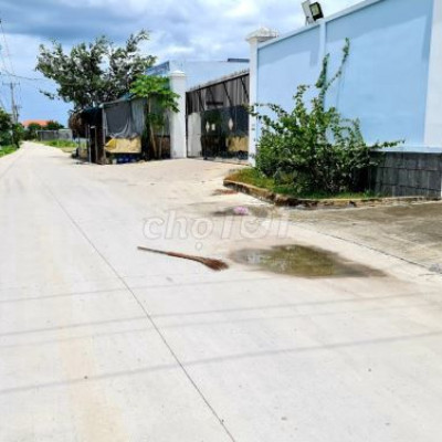 Chỉ 855tr có 300m2(10x30) Đường QH 15m5. Điện Bàn sát Chợ & Trường Học