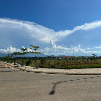 Chỉ 1Tỷ570 Có Lô Góc Ngã 4 View Biển - Vịnh An Hoà Trục Đường Lớn 25M