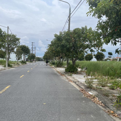 Đất sổ đỏ  khu phố chợ Điện Nam Bắc, S:90m2, Hướng Đông Nam (sập hầm)