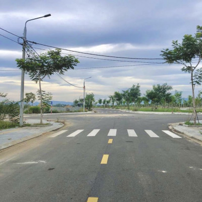 Bán đất ngay chợ Vĩnh Điện, 100m2 đường nhựa 13,5m, sổ sẵn