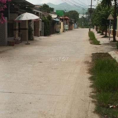 Đất ở thổ cư, diện tích 160m2, đường bê tông 5m.