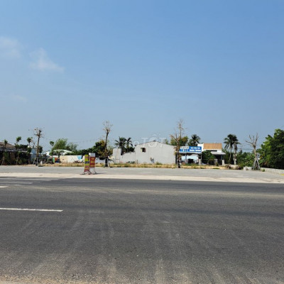 3 lô liền kề quốc lộ 1A, có bán lẻ từng lô