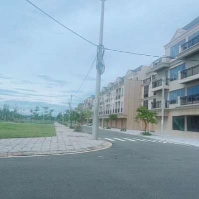 Đất sổ đỏ ven biển KĐT Ngọc Dương đường 7m5, trước nhà là công viên