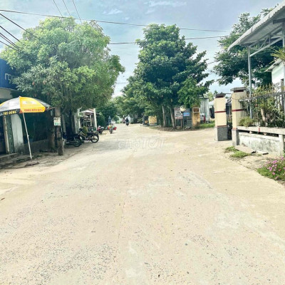 Trục chính Điện Hồng 143m2  ngay DT608 và choẹ Lạc Tahnhf cần bán gấp