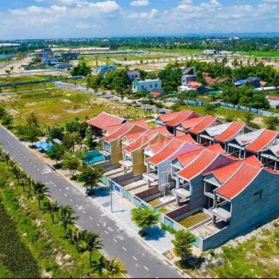 1 lô biệt thự ven sông *** giá rẻ chỉ 2,5tỷ sở hữu ngay.