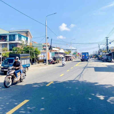 Chỉ 1 lô trục chính full thổ ngay sát thị trấn Ái Nghĩa đông đúc/179m2