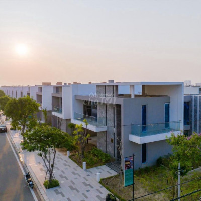 CẦN BÁN BIỆT THỰ SANG TRỌNG VEN BIỂN REGAL