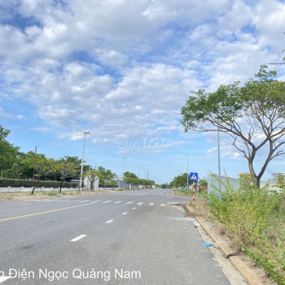 mặt tiền đường 7m5 ngay trường đại học