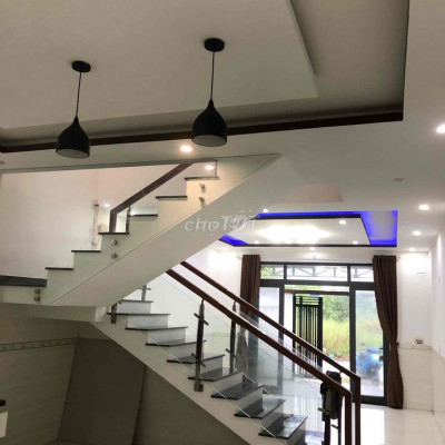 NHÀ 2 TẦNG NGAY MẶT CHỢ GIÁ NGÂN HÀNG THANH LÍ