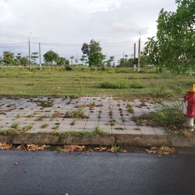 Gia đình chủ cần tiền bán rẻ lô đất đường 7,5m  gần trường Victoria