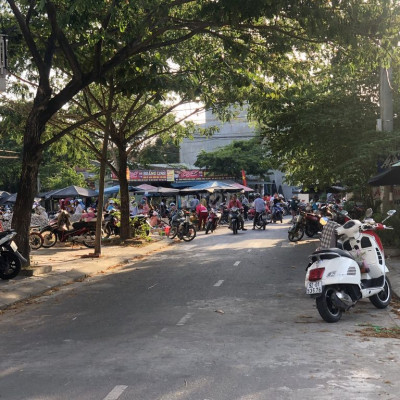 Lô Đất Khu Chợ Điện Ngọc Đông Đúc Cần Bán Giá Chỉ 1 tỷ 8