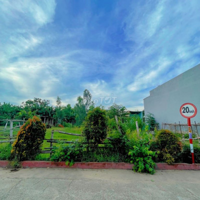 Bán đất trục chính 100m2,đường 5.5m đất ở hoàn toàn,gần trường học,chợ