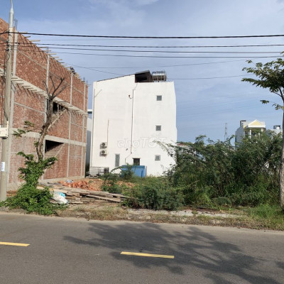 Sập hầm lô 150m2 đối lưng trường đh FPT giá chỉ 2tỷ đối diện công viên