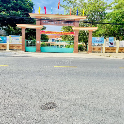 𝑹𝒂 𝒎ắ𝒕 𝟏𝟐 𝒍ô đấ𝒕 𝒏ề𝒏 𝒍𝒊ề𝒏 𝒌ề, đ𝒊 𝒕ì𝒎 𝒎𝒊ề𝒏 đấ𝒕 𝒉ứ𝒂.