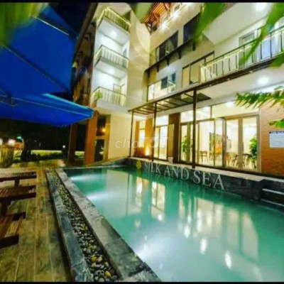 Giường trong phòng tập thể cao cấp, có hồ bơi, gần biển Cửa Đại