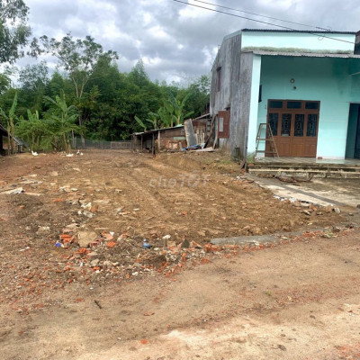 Đất ở sát trục chính 173m2, đường rộng 5m,sẵn sổ gần uỷ ban trường học