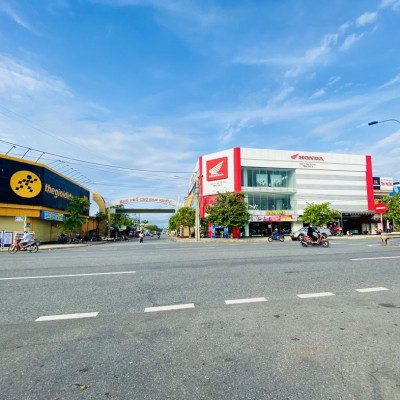 3 lô liền kề ngay khu phố chợ Nam Phước giá sụp hầm