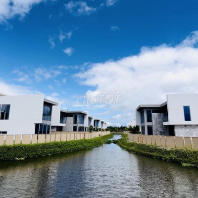 Bán biệt thự sân vườn gần biển liền kề sân Golf  sổ đỏ lâu dài