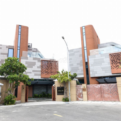 Bán căn Biệt Thự 2 mặt tiền, DT 427m2, ven biển Nam Đà Nẵng sổ lâu dài