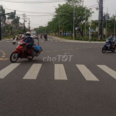 Bán nhà mặt tiền kinh doanh sầm uất Hội An