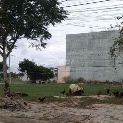 Đất đẹp đối diện chợ điện ngọc.