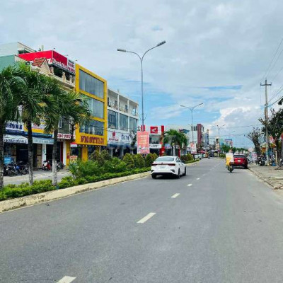 2lô liền kề Thị trấn,gần chợ Ái Nghĩa,cách Hùng Vương 1 cái nhà,sẵn sổ