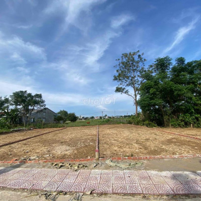 Đất Nên Thị Trấn