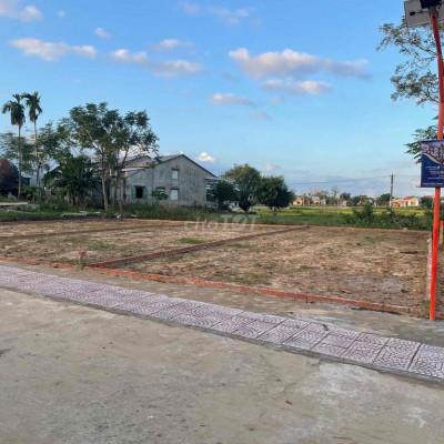 Bán 4 lô Tổng 700m2 Đất-Đường 7m giá 2tr6/m2