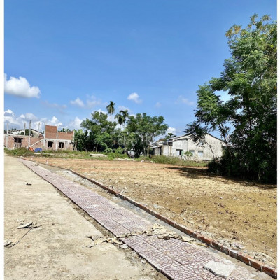 Đất Gần chợ ,Đường 6m nắm chủ  thương lượng, nằm sát đường Hùng Vương