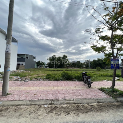 Sốc ,lô đối diện chợ Lai nghi, kinh doanh buôn bán sầm uất, giá rẻ