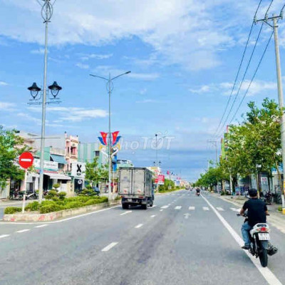 SUP HẦM - 174m2 full đất ở ngay KDC đông đúc sát Thị trấn Ái Nghĩa/SHR