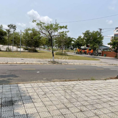 Bán nhà mặt tiền kinh doanh sầm uất nhất Hội An đối diện Khách Sạn lớn