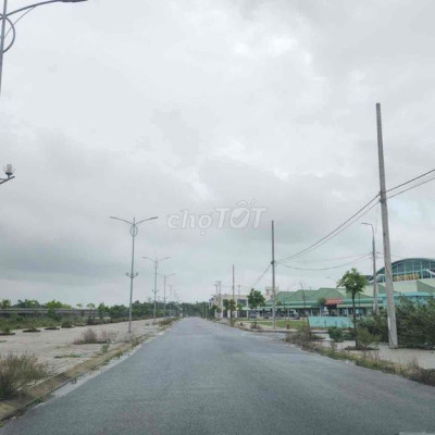 Bán cặp đất mặt tiền bờ sông, 32M2, view sông mát mẻ, kinh doanh tốt