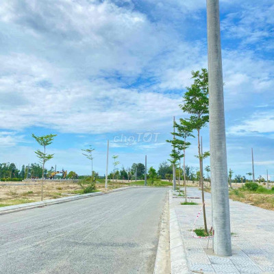 BÁN ĐẤT LÔ GÓC NGÃ TƯ