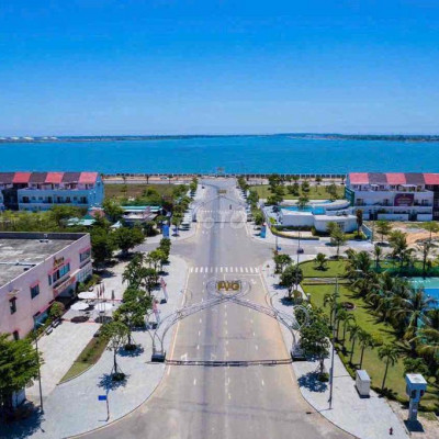 Cần tiền bán nhanh 2 lô liền kề 210m2 gần khu phố chợ Nam Phước