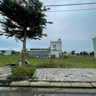 Kẹt tiền. bán gấp lô đất sát biển, đường 7m5, gần khu Biệt thự ĐXMT