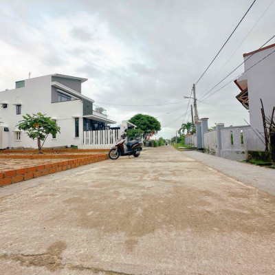 Đất cách lệ Trạch 2km bên cạnh nhà biệt thự bán rẻ đến 100 Triệu