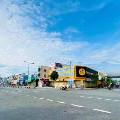 Sát quốc lộ 1A, đường 5m5, 180m2, sẵn sổ, giá 8xxtrieu