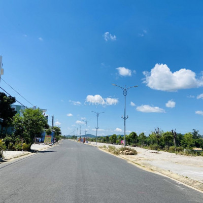 Bán Đất Ngay Khu Phố Chợ-Giá 800tr-Đường 8m5 Có Lề-Kinh Doanh Buôn Bán