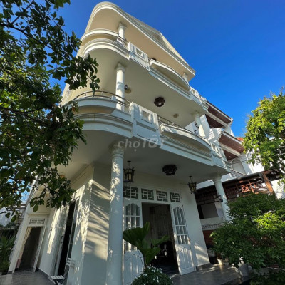 Bán Villa 10 phòng ngủ trung tâm Hội An