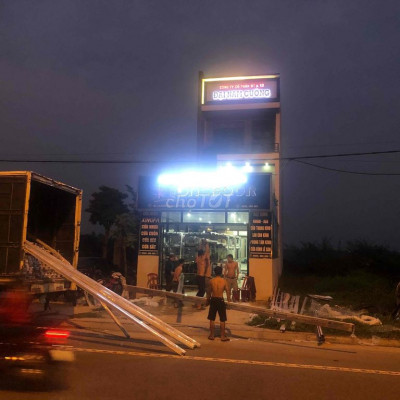 Cần cho thuê nhà văn phòng kết hợp xưởng sx trưng bày - Quốc lộ 1A