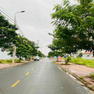 Chính chủ cần bán lô đất ngay chợ Lai Nghi, đường thông,sổ hồng cc